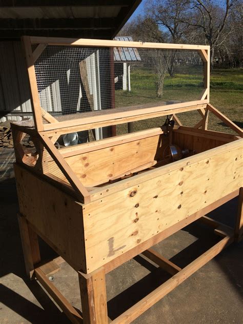 how to build a chicken brooder box